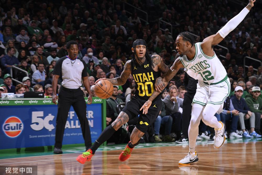 强调通过更 强调通过更